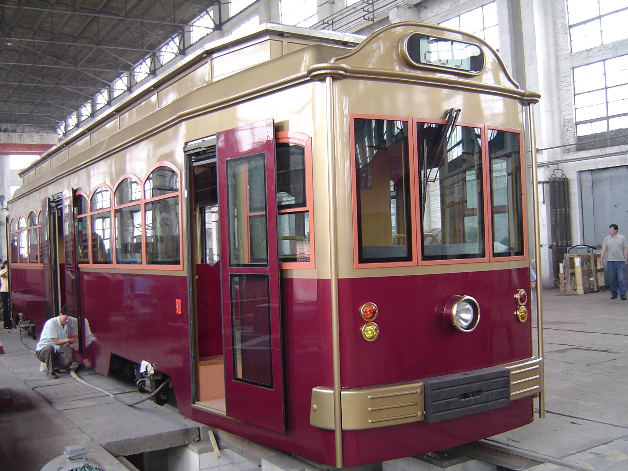 我市仿古有轨电车昨日上线调试(图)